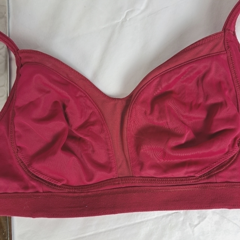 Lululemon Ta Ta Tamer II (C-E‎ cup)Bumble Berry - Picture 6 of 7